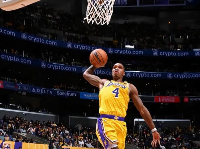 沃克解除束缚更凶猛 变湖人三巨头好帮手